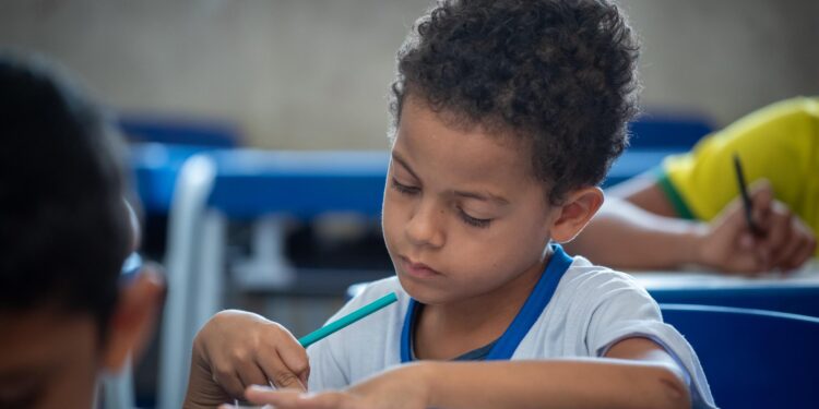 Número de crianças leitoras nas redes públicas de Alagoas avança quase 200%