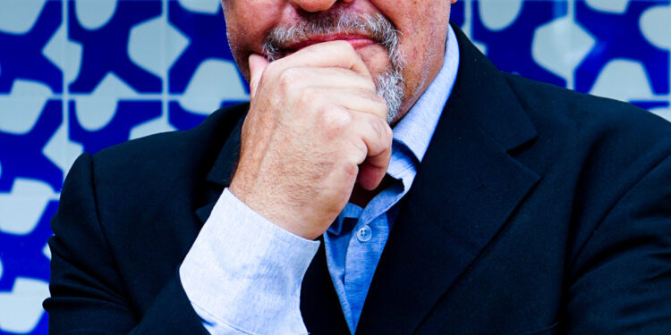 Um Silêncio Ensurdecedor: O Parlamento Brasileiro e o Urgente Chamado da Revolução da IA