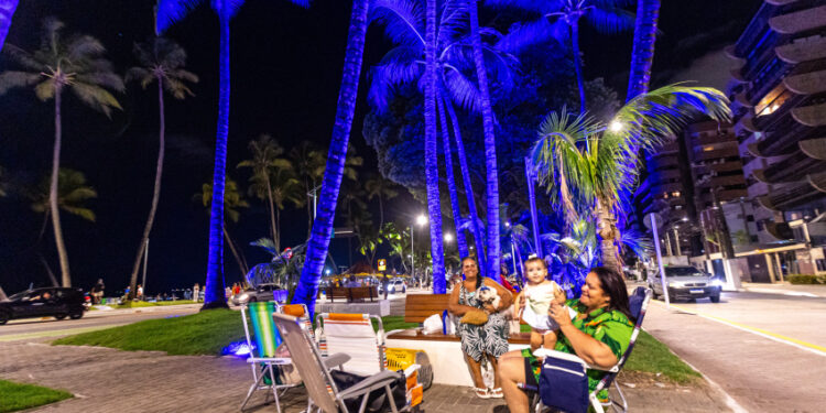 Investimentos da Prefeitura na orla marítima transformam local em espaço de convivência