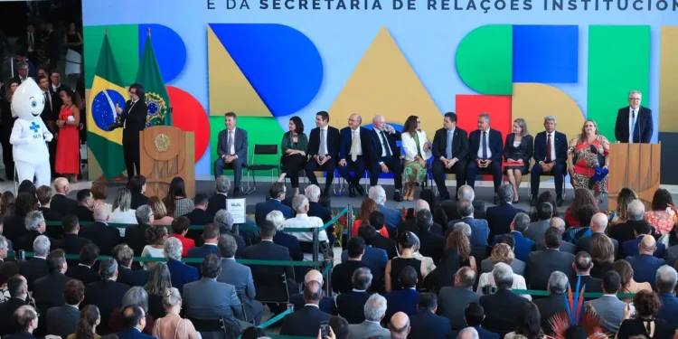 Padilha diz que principal meta é reduzir tempo de espera no SUS