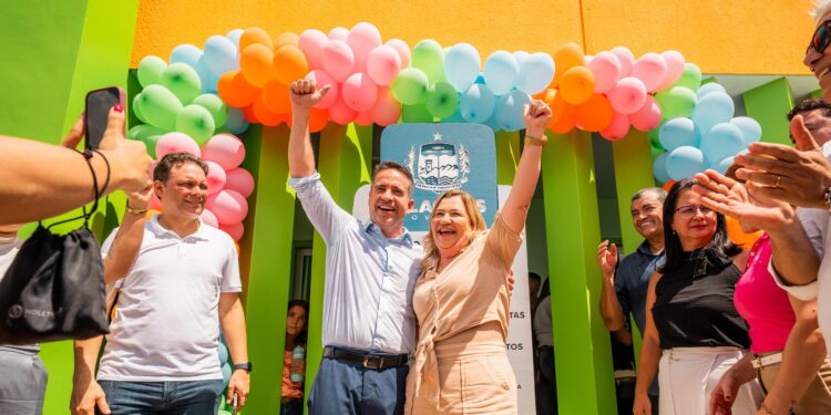 Governador entrega Creche Cria, melhorias em vias urbanas e ônibus em Porto Calvo