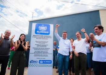 Paulo Dantas entrega pavimentação em Major Izidoro