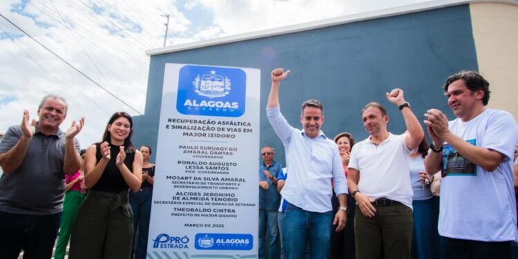 Paulo Dantas entrega pavimentação em Major Izidoro