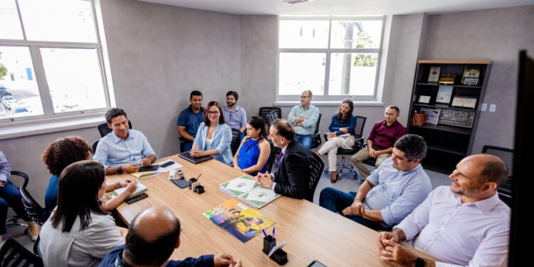 Vice-prefeito e titular da Seminfra debate com Ifal parceria para construção de novo campus na capital