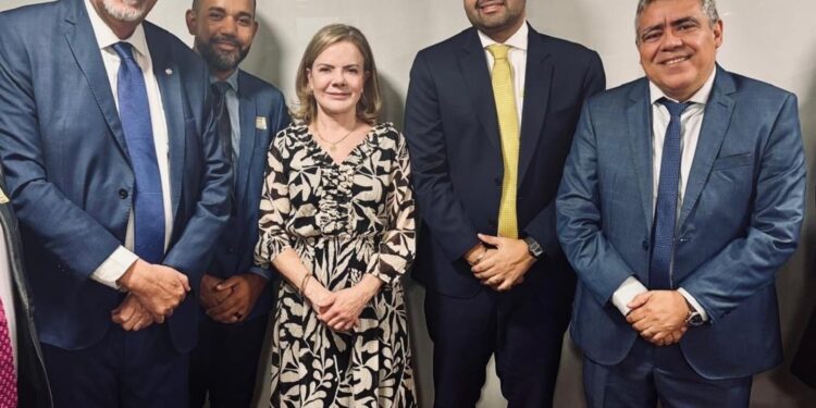 Semarh destaca investimentos hídricos em Alagoas durante encontro com ministra Gleisi Hoffmann