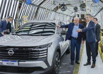 Em fábrica de carro, Lula destaca aumento de investimentos industriais