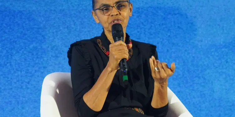 Marina Silva recebe alta após atendimento médico em Brasília