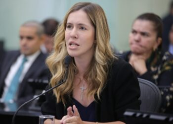 Cibele Moura defende que universidades estaduais realizem vestibulares próprios