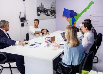 Vice-prefeito debate com Correios ações para ampliar atendimento em locais de difícil acesso