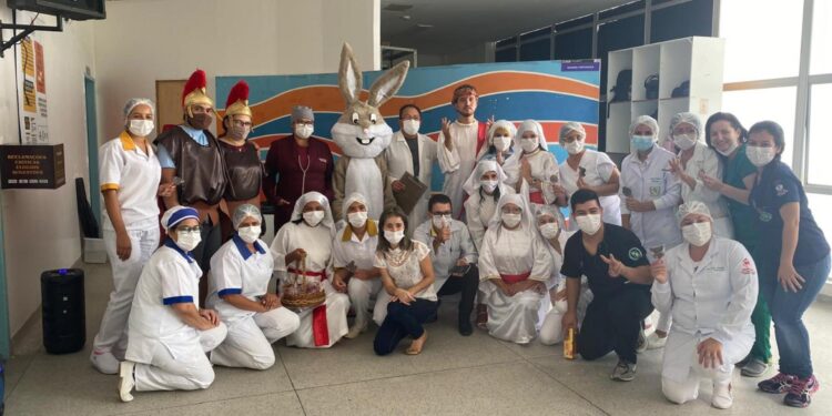 Hospital de Emergência do Agreste realiza Paixão de Cristo e atividades infantis em celebração da Páscoa