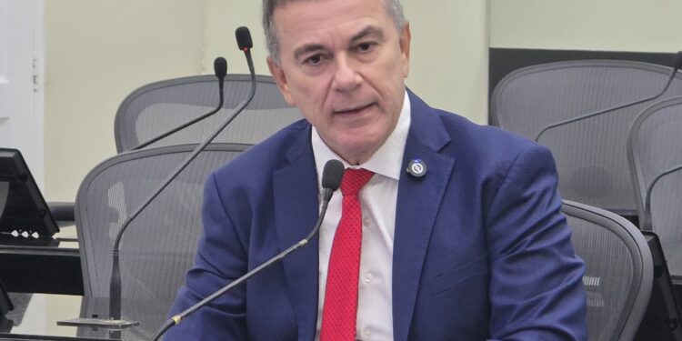 Ronaldo Medeiros critica proposta de modificação do projeto que amplia isenção do IR