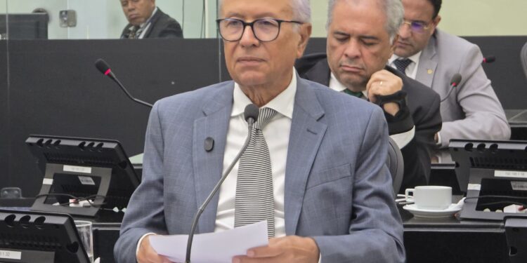 Doutor Wanderley defende que as policiais civis se aposentem aos 52 anos