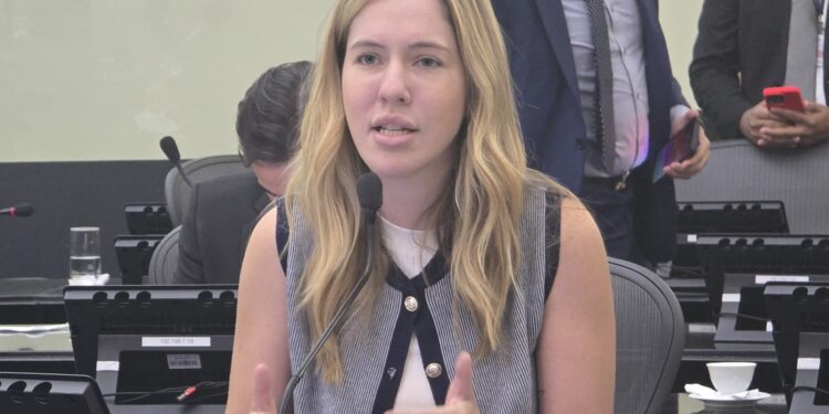 Cibele Moura comemora aumento de alunos alagoanos na Uncisal após nova lei