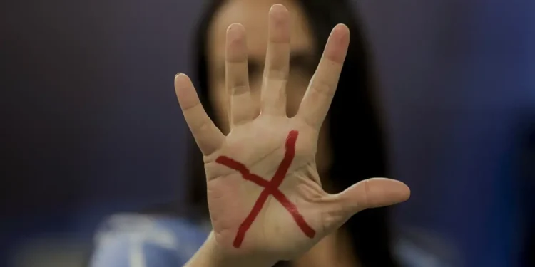 Mulheres vítimas de violência podem ter reconstrução dentária pelo SUS