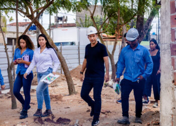 Vice-prefeito e titular da Seminfra vistoria obras de praças na parte alta de Maceió