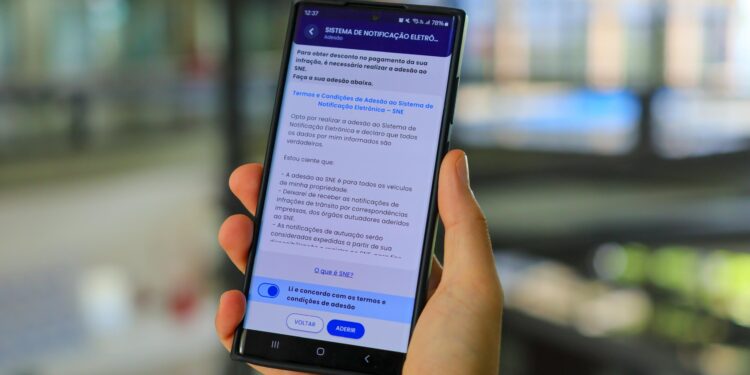 Proprietários de veículos podem obter desconto de até 40% em multas por infração de trânsito
