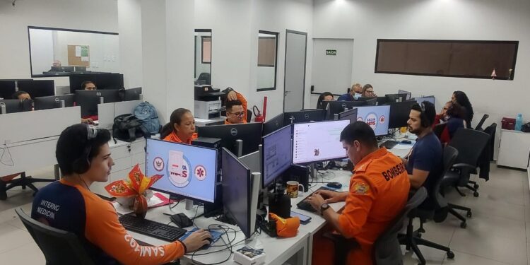 Samu homenageia profissionais que atendem os chamados de urgência e emergência