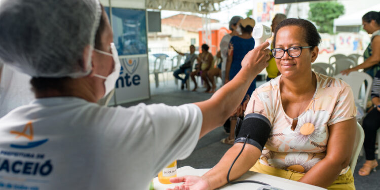JHC anuncia programa Olhar da Gente e garante cirurgias de catarata no Hospital da Cidade