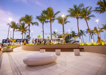 JHC entrega praça Hélio Vasconcelos totalmente revitalizada