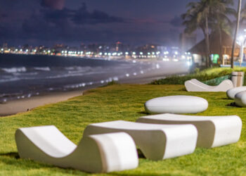 Praias de Jatiúca e Cruz das Almas recebem novos móveis