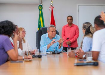 Governador em exercício recebe representantes sindicais no Palácio República dos Palmares