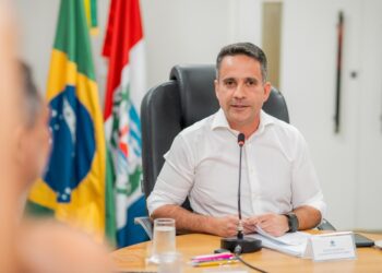 Governador Paulo Dantas anuncia realização de concurso público para professor da Uneal