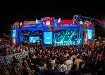 Luan Santana e Zezé Di Camargo & Luciano animam a segunda-feira do São João Massayó