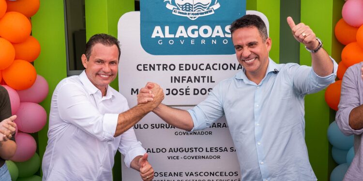 Em Capela, governador entrega creche, autoriza pavimentação e anuncia investimentos em saneamento