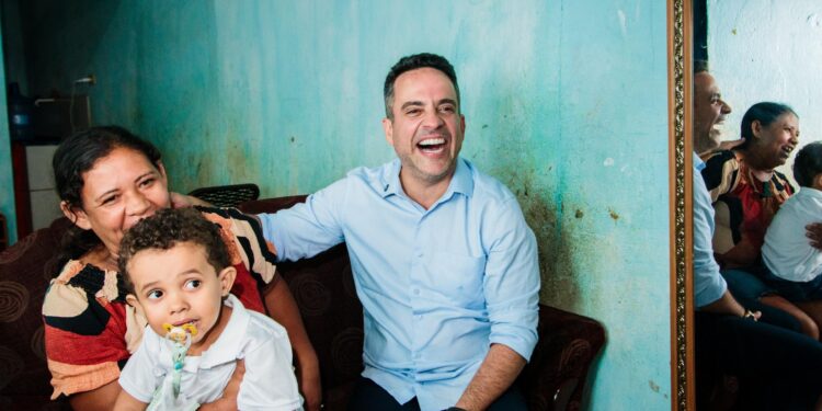 Governador visita família beneficiária do Programa Cria em Feira Grande