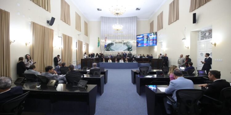 Assembleia Legislativa aprova projeto que reajusta subsídios de servidores públicos