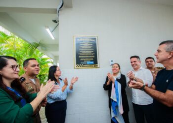 Paulo Dantas entrega reforma do Colégio Tiradentes e 15 novos ônibus escolares