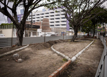 Prefeitura revitaliza canteiro para criar espaço de convivência na Pajuçara