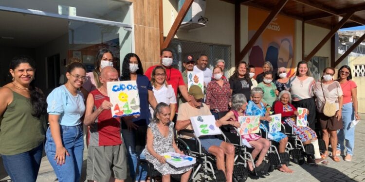 Artesanato resgata identidade e leva bem-estar para usuários da Cidade da Pessoa Idosa