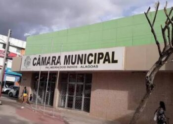 Câmara de Palmeira quer saber onde está o dinheiro da venda da água