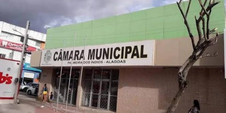 Câmara de Palmeira quer saber onde está o dinheiro da venda da água