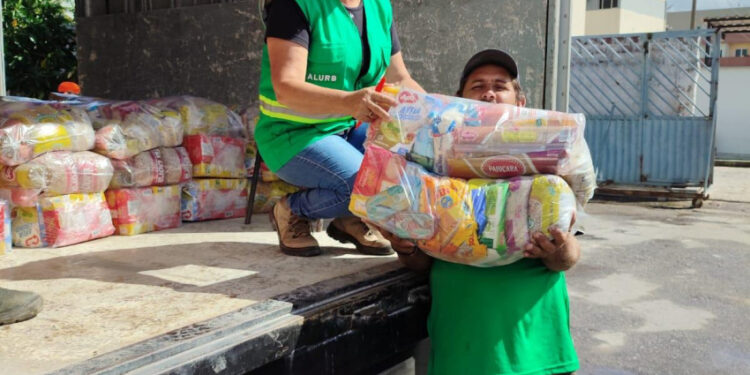 Alurb entrega mais de 100 cestas básicas em Ecopontos da capital