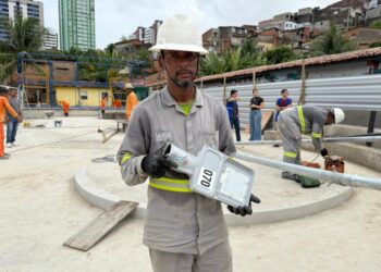 Prefeitura expande rede de iluminação em espaços públicos de Maceió