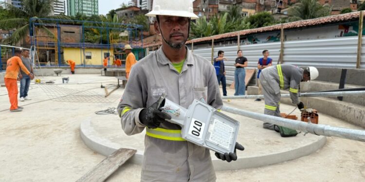 Prefeitura expande rede de iluminação em espaços públicos de Maceió