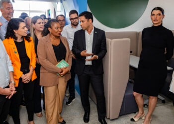 Vice-prefeito inaugura primeiro Parque Biblioteca bilíngue do Brasil, no Benedito Bentes