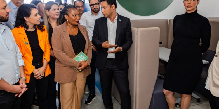 Vice-prefeito inaugura primeiro Parque Biblioteca bilíngue do Brasil, no Benedito Bentes