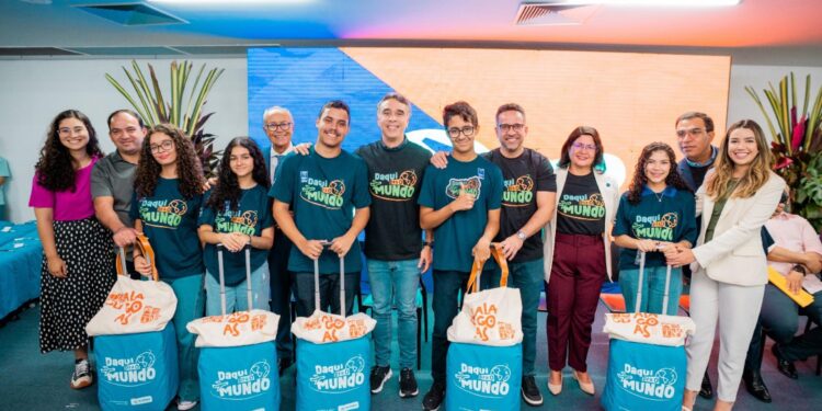 Daqui pra o Mundo: estudantes vão receber kits do intercâmbio para a Inglaterra nesta terça-feira