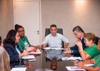 Governo de Alagoas avança nas negociações com trabalhadores da Educação
