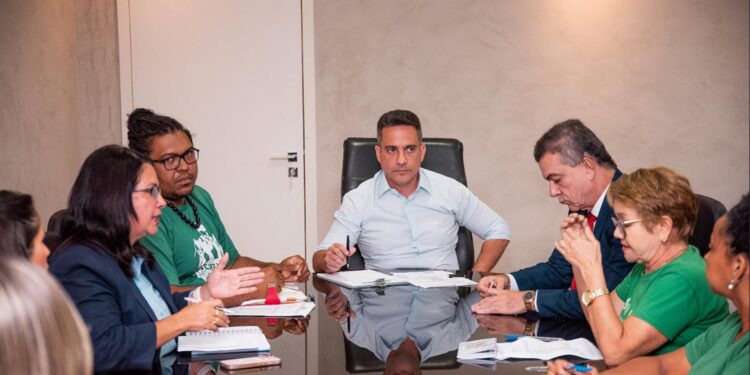 Governo de Alagoas avança nas negociações com trabalhadores da Educação