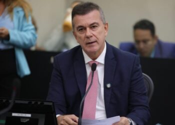 Ronaldo Lessa assume interinamente o governo de Alagoas