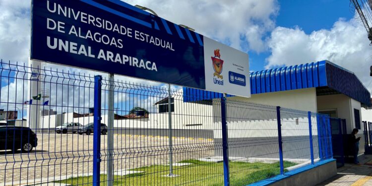 Uneal oferta 300 vagas gratuitas de pós-graduações em Gestão Escolar e Educação Inclusiva