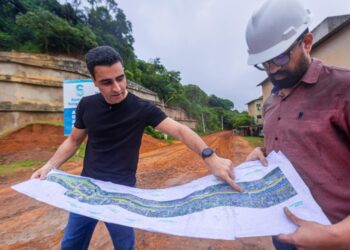 JHC visita obras de pavimentação e drenagem no Vale do Reginaldo