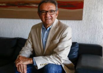 VIOLÃO COM DUAS CORDAS SÓ