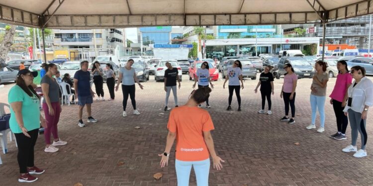 Saúde promove ação alusiva ao Dia do Nutricionista na orla de Maceió