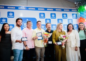 Governo de Alagoas inaugura 79ª Creche Cria e entrega obras e ambulâncias em Traipu