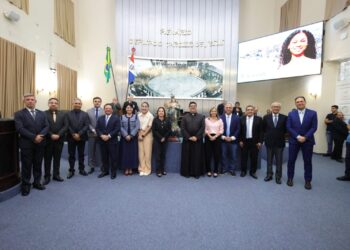 Plenário recebe imagem de Nossa Senhora dos Prazeres